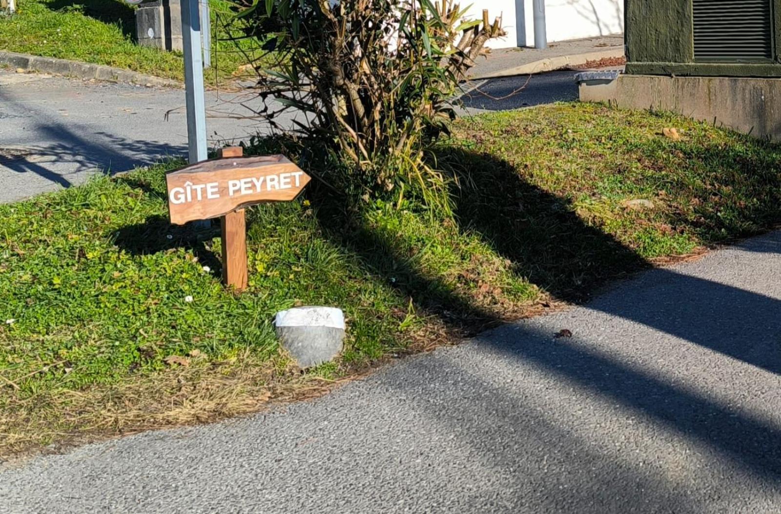 Le Peyret Apartment Serres-Castet Bagian luar foto